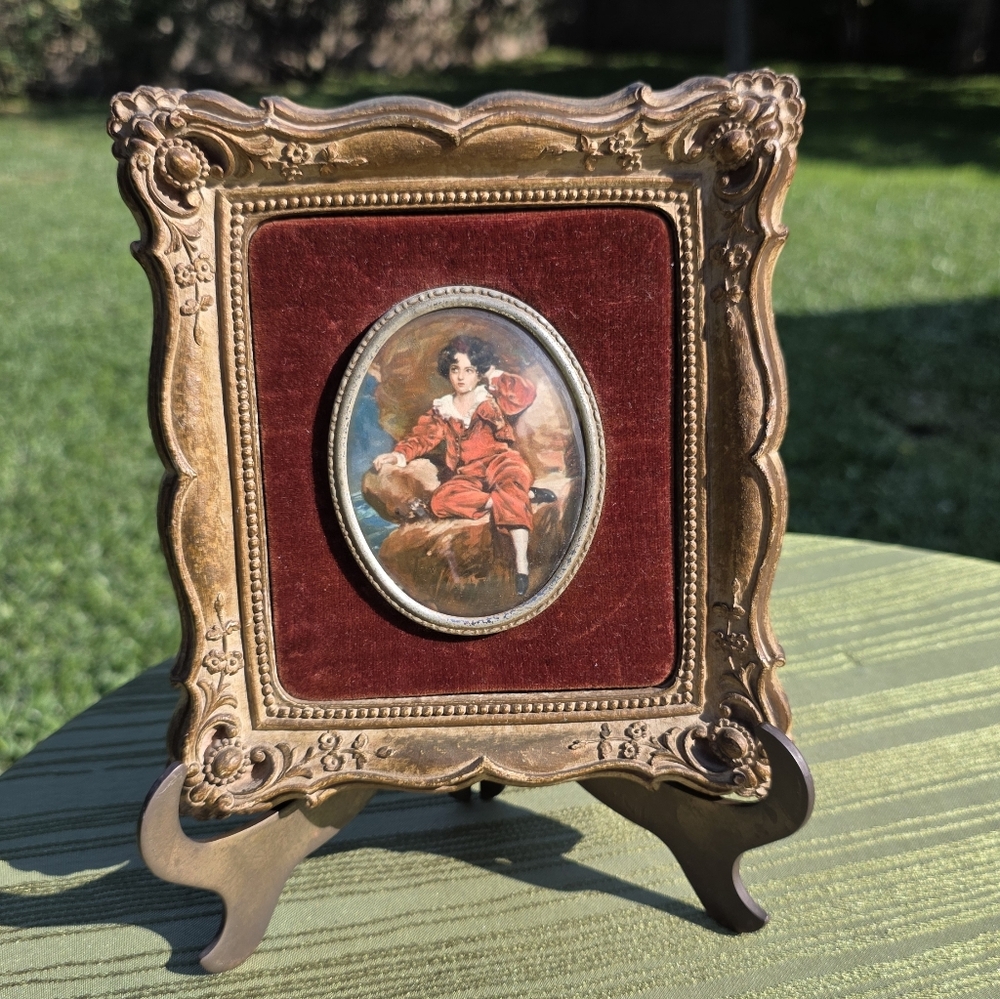 Vintage Ornate Gold Frame w/ Velvet Mat & Cameo Portrait | Victorian